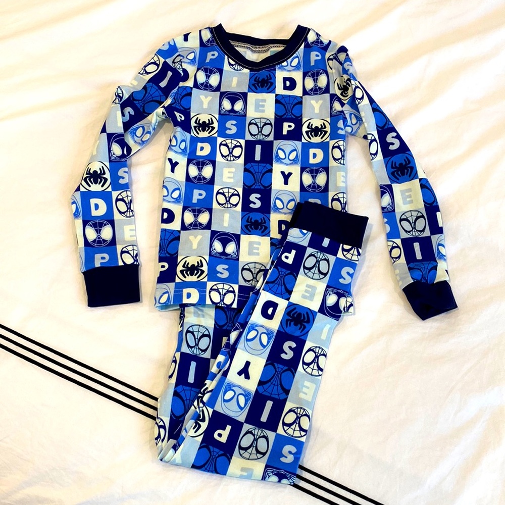 Spidey and amazing friends pajama set.
